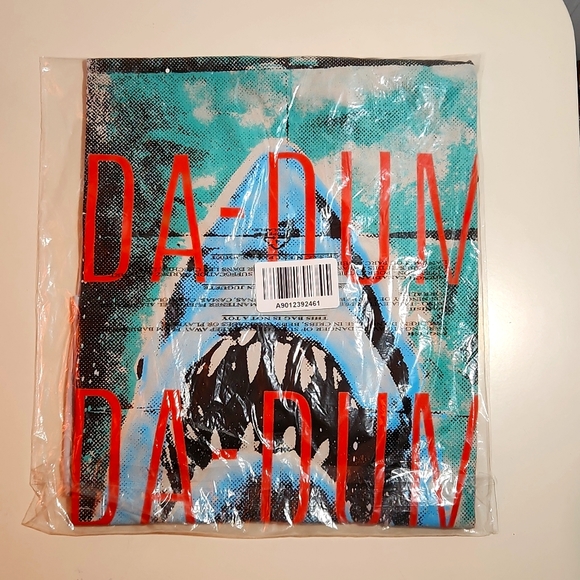 ❤️NWT VINTAGE TORRID JAWS SHARK PRINT TEE - ROLL SLEEVE NOTCH NECK TOP - SIZE 1X - Picture 5 of 11